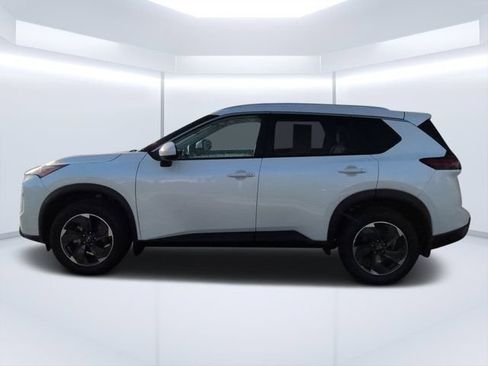 Used 2024 Nissan Rogue SV w/ SV Premium Package FWD image 6