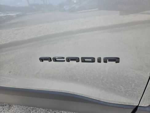 Used 2023 GMC Acadia SLT w/ Elevation Edition FWD image 4