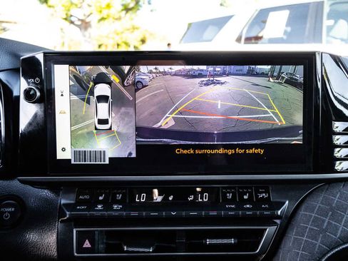 Used 2025 Toyota Camry XLE image 29