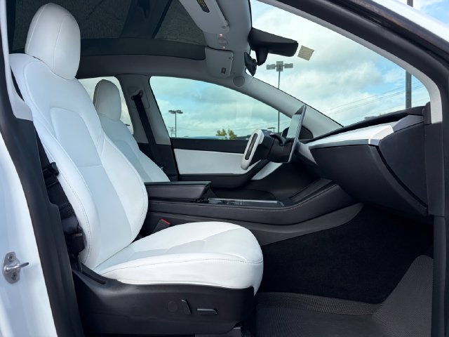 Used 2022 Tesla Model Y Performance AWD/4WD image 32