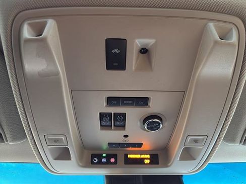 Used 2019 Cadillac Escalade Premium Luxury image 31