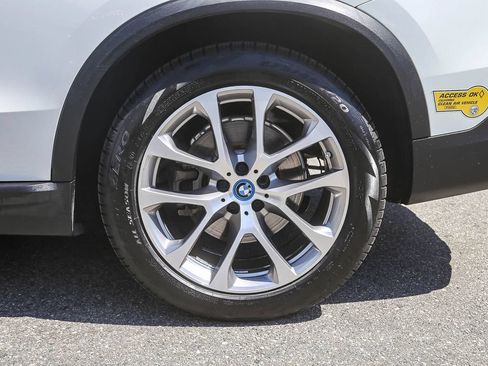 Used 2022 BMW X5 xDrive45e w/ Premium Package AWD/4WD image 8