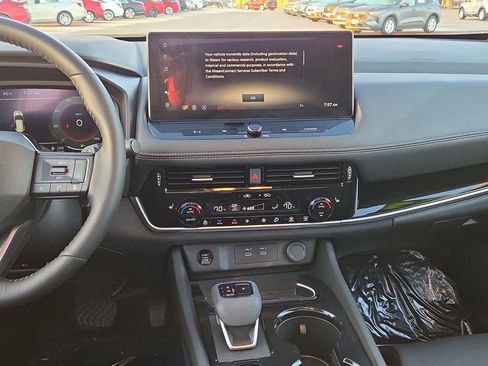 Used 2025 Nissan Rogue SL w/ SL Premium Package image 28