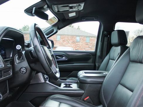 Used 2024 Chevrolet Suburban RST w/ Luxury Package image 12