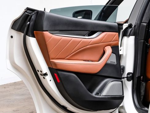 Used 2019 Maserati Levante S GranSport image 40