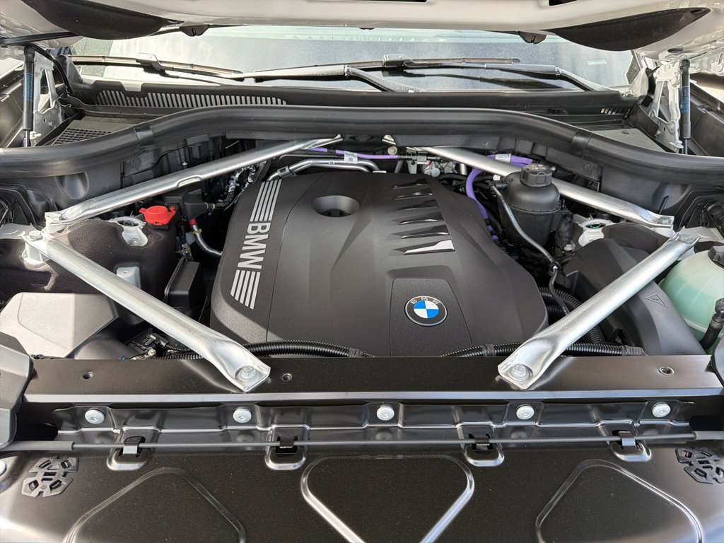 New 2026 BMW X7 xDrive40i w/ M Sport Package AWD/4WD image 13