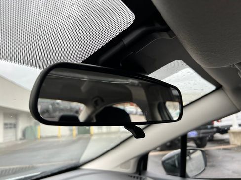 New 2025 Nissan Versa SR w/ Trunk Package image 24