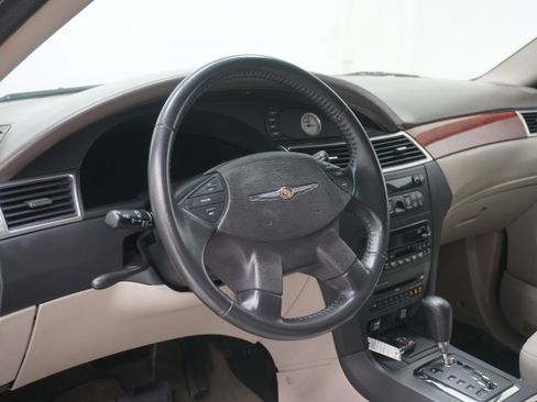 Used 2005 Chrysler Pacifica Touring FWD image 10