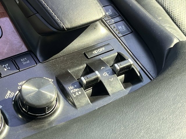 Used 2020 Lexus LX 570 4WD w/ Luxury Package image 43
