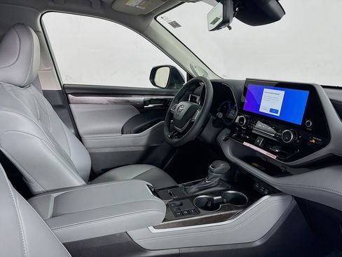 New 2026 Toyota Highlander Platinum image 34