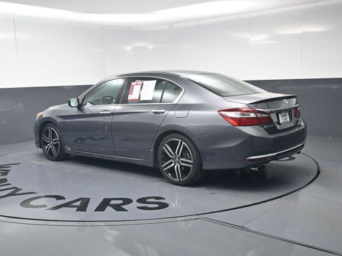 Used 2017 Honda Accord Sport image 7