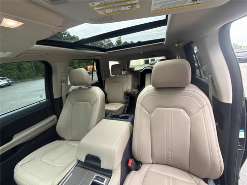 Used 2024 Ford Expedition Limited RWD image 24