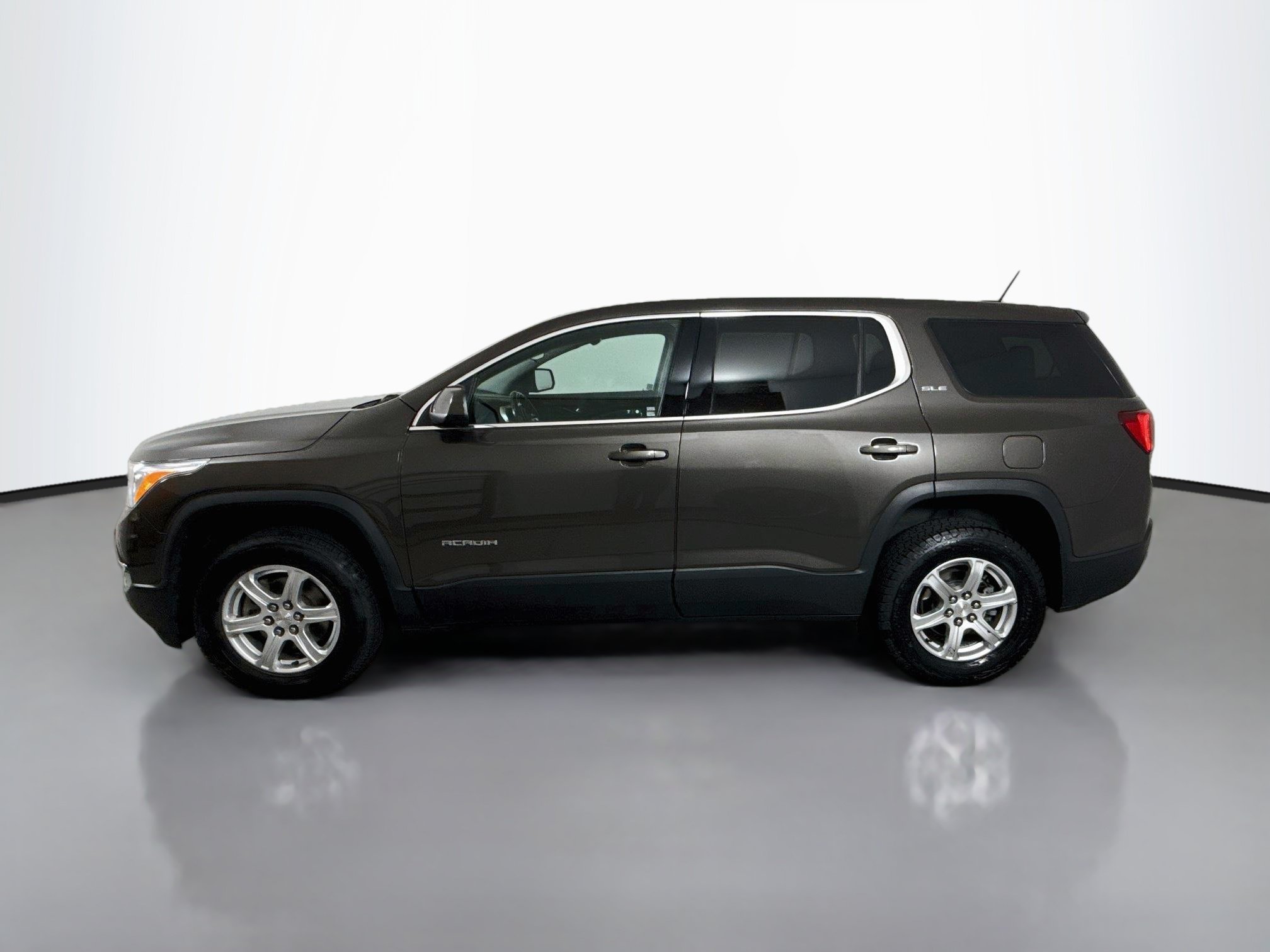 Used 2019 GMC Acadia SLE FWD image 4