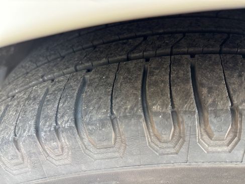 Used 2020 Toyota Corolla SE image 2