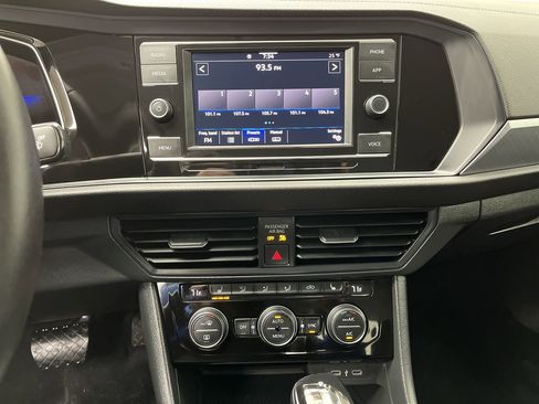 Used 2024 Volkswagen Jetta SE image 14