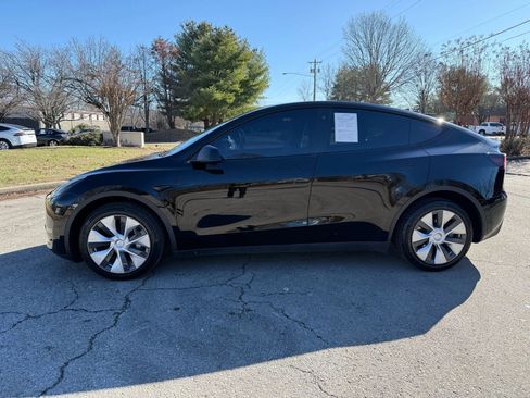 Used 2022 Tesla Model Y Long Range image 9