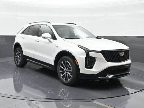 Certified 2024 Cadillac XT4 Sport FWD image 4