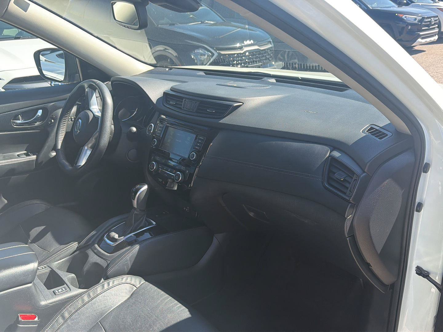 Used 2020 Nissan Rogue SL w/ Premium Package AWD/4WD image 15