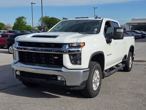 Used 2022 Chevrolet Silverado 3500 LT w/ Convenience Package AWD/4WD image 3
