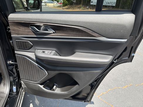 New 2026 Jeep Grand Cherokee Limited RWD image 21