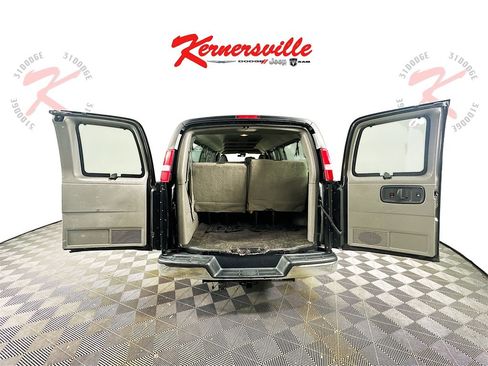 Used 2020 Chevrolet Express 3500 LT w/ LT Preferred Equipment Group image 28