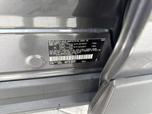 Used 2025 Toyota RAV4 XLE FWD image 33