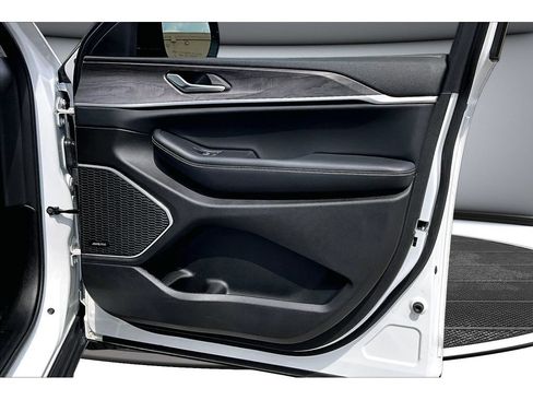Certified 2022 Jeep Grand Cherokee Limited AWD/4WD image 48