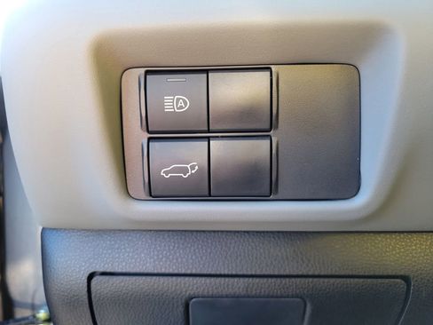 Used 2023 Toyota Highlander LE image 31