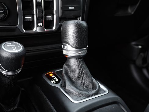 Used 2018 Jeep Wrangler Unlimited Sport S AWD/4WD image 27