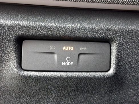 Used 2025 Volkswagen Tiguan S image 24