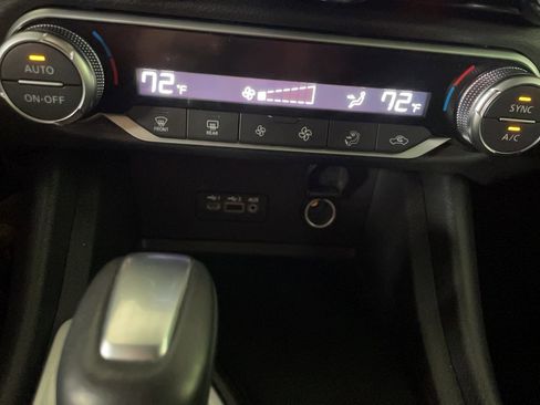 Used 2023 Nissan Sentra SR w/ Electronics Package FWD image 6