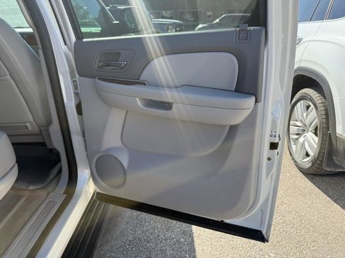 Used 2012 Chevrolet Suburban LTZ image 15