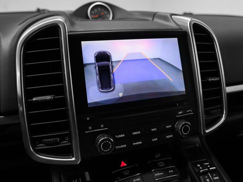 Certified 2018 Porsche Cayenne Platinum Edition image 38