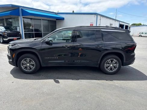 Used 2025 Chevrolet Traverse LT AWD/4WD image 5