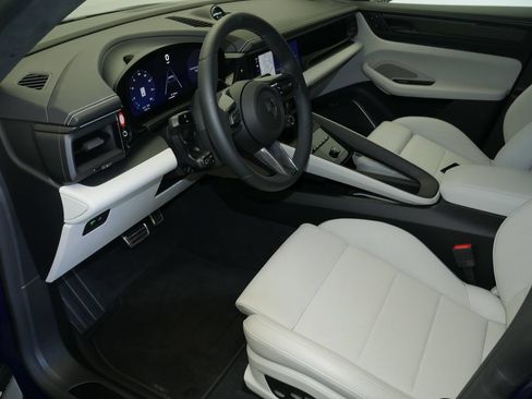 Certified 2026 Porsche Macan Turbo Electric AWD/4WD image 5