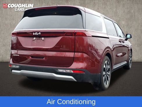 Used 2024 Kia Carnival EX image 10
