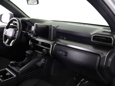 Used 2025 Toyota 4Runner SR5 AWD/4WD image 25
