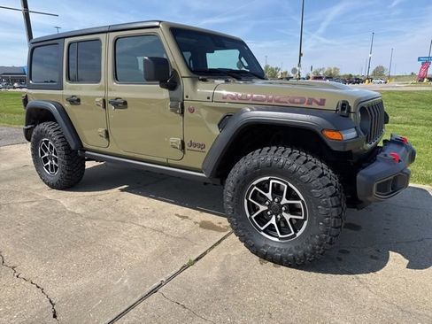 Used 2025 Jeep Wrangler Unlimited Rubicon AWD/4WD image 4