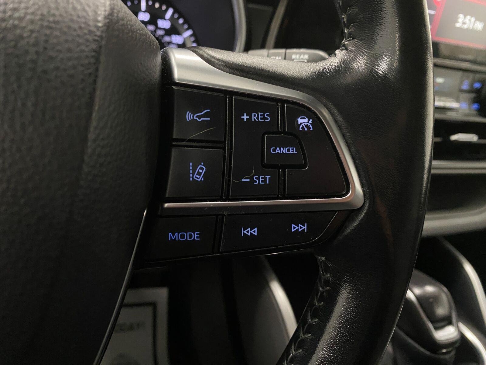Used 2021 Toyota Highlander XLE AWD/4WD image 17