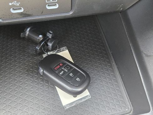Used 2025 Honda Accord SE image 18