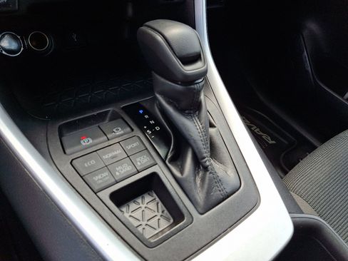 Certified 2022 Toyota RAV4 LE image 15