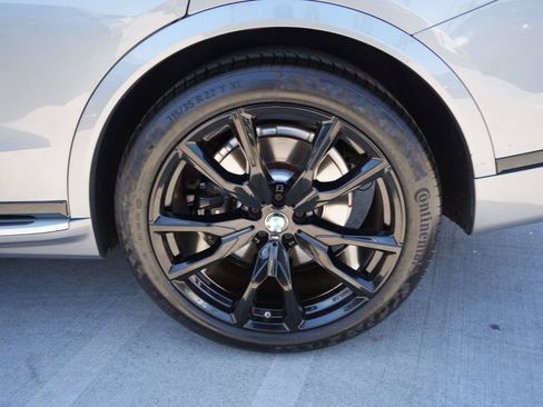 Used 2024 BMW X7 xDrive40i w/ M Sport Package AWD/4WD image 6