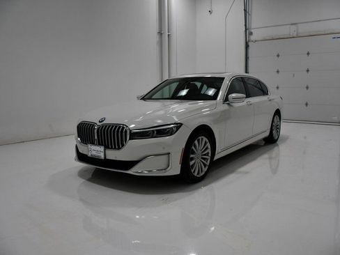 Used 2022 BMW 740i xDrive w/ Premium Package image 1