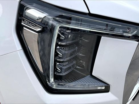 Used 2021 GMC Yukon XL Denali w/ LPO, Illumination Package AWD/4WD image 28