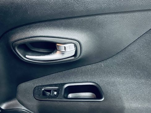 Used 2020 Jeep Renegade Sport w/ UConnect 7.0 Group FWD image 35