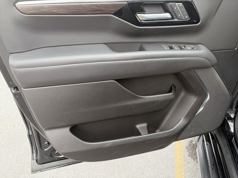 Used 2025 Chevrolet Tahoe LT image 16