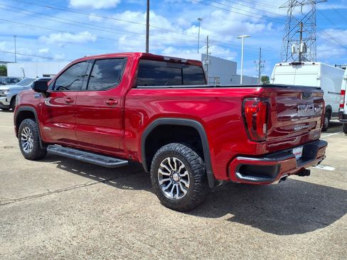 Used 2022 GMC Sierra 1500 AT4 w/ Technology Package AWD/4WD image 4