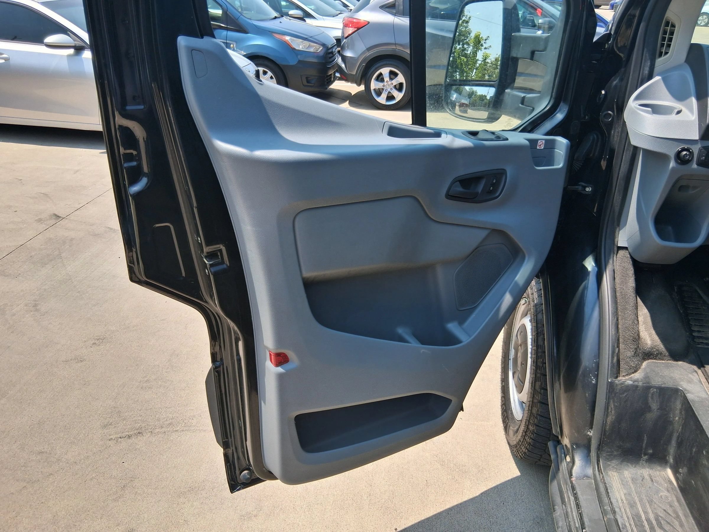 Used 2019 Ford Transit 150 XL RWD image 21