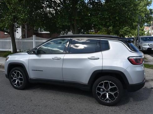 Used 2025 Jeep Compass Limited AWD/4WD image 5