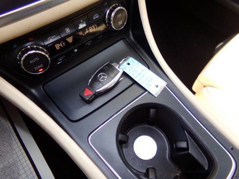 Used 2017 Mercedes-Benz GLA 250 4MATIC image 57